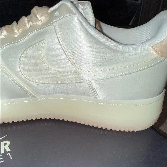 Nike WMNS Air Force 1 sneakers in Satin Color Sail-Barely Orange RARE Size 9! - Picture 7 of 16